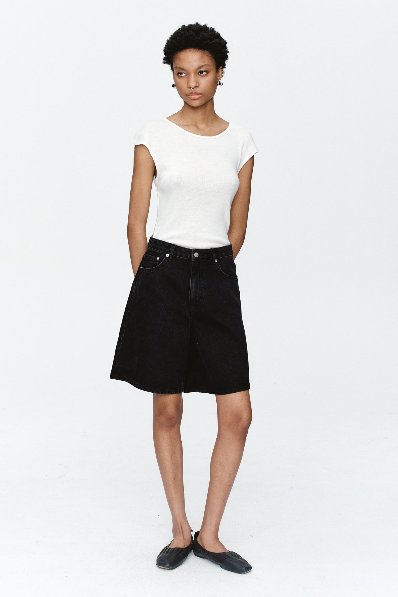 RELAXED JEAN SHORT - BLACK