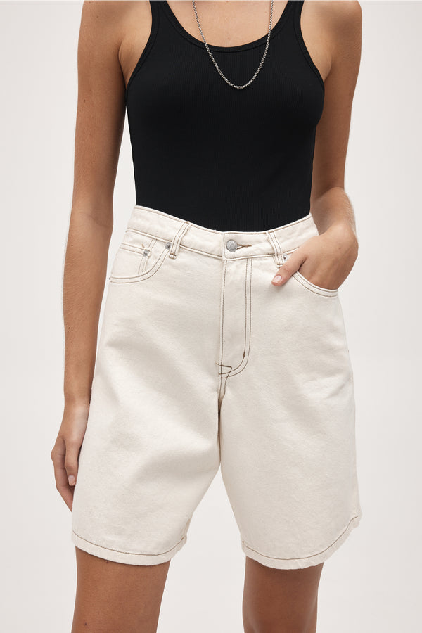 RELAXED JEAN SHORT - ECRU