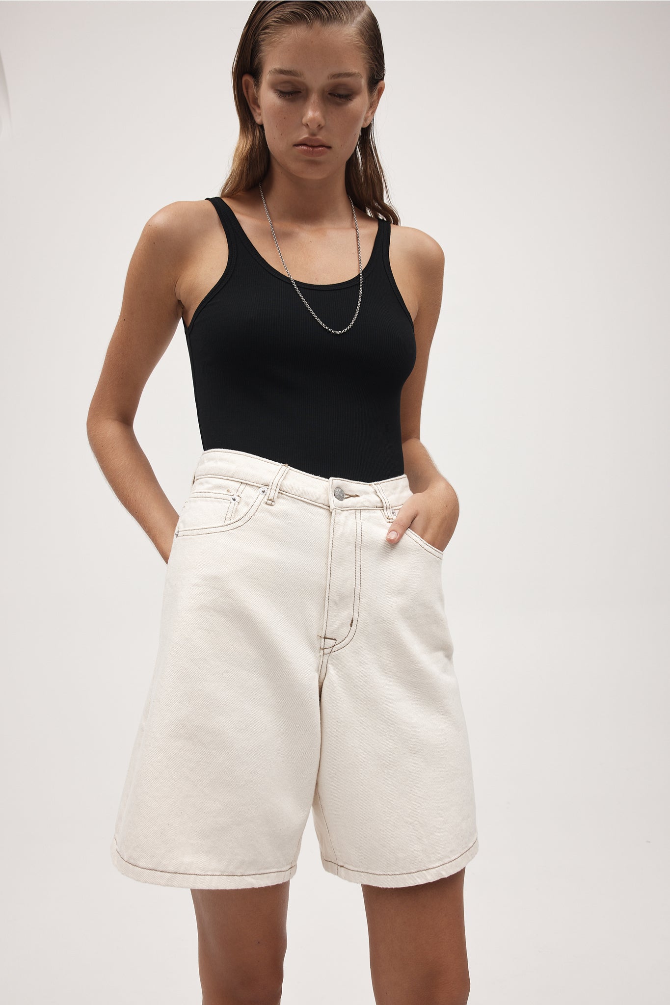 RELAXED JEAN SHORT - ECRU