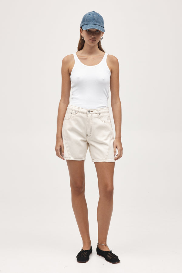 CURVE SEAM SHORT - ECRU