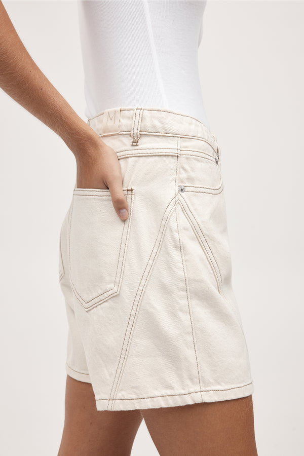 CURVE SEAM SHORT - ECRU