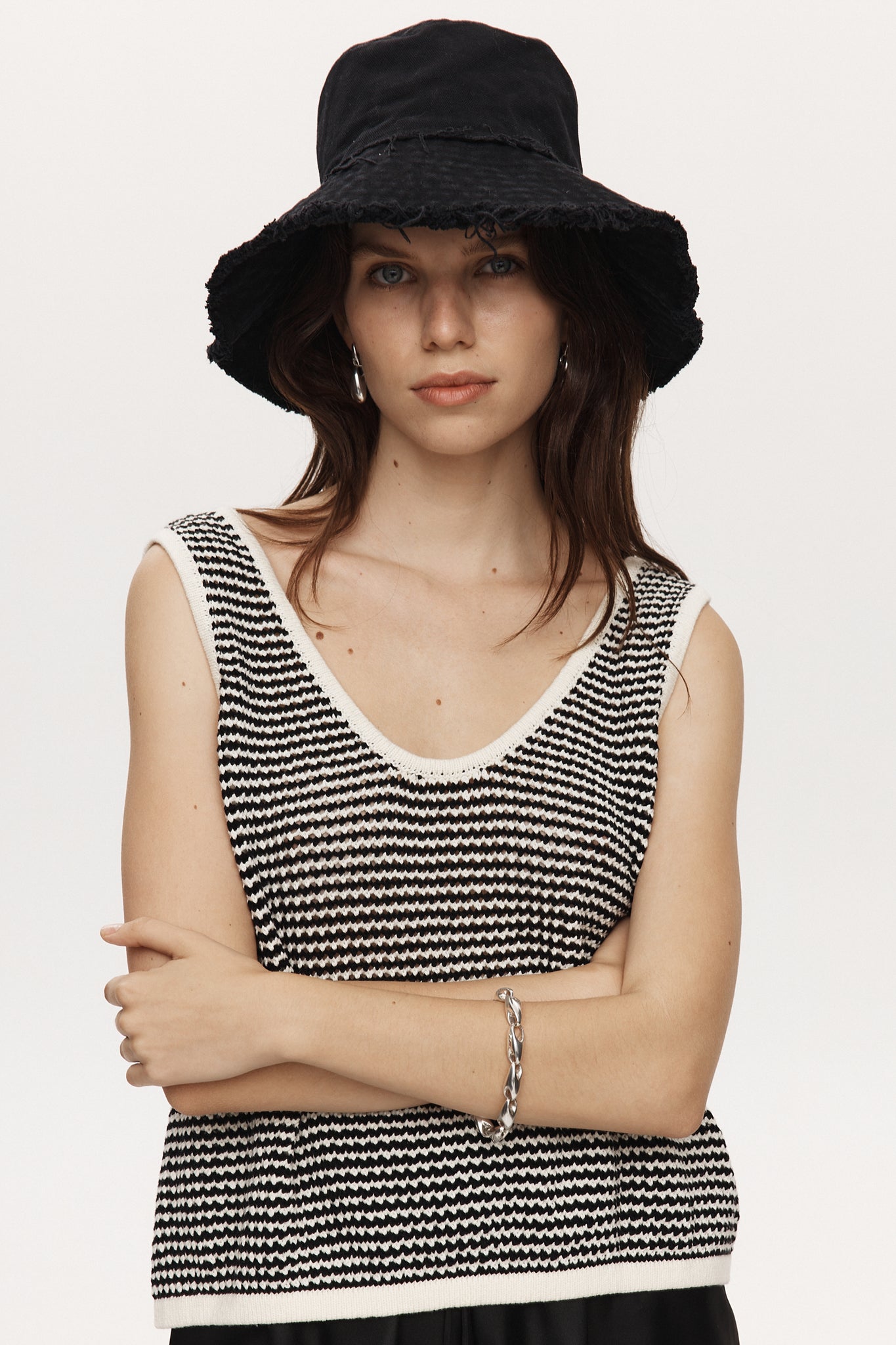 NONNA HAT FRAYED - BLACK